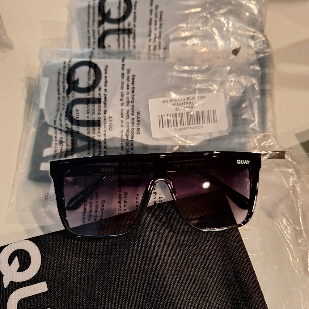 Quay Australia - Nightfall - Bestseller - Black Frame/ Smoke Polarized L… - Picture 10 of 10